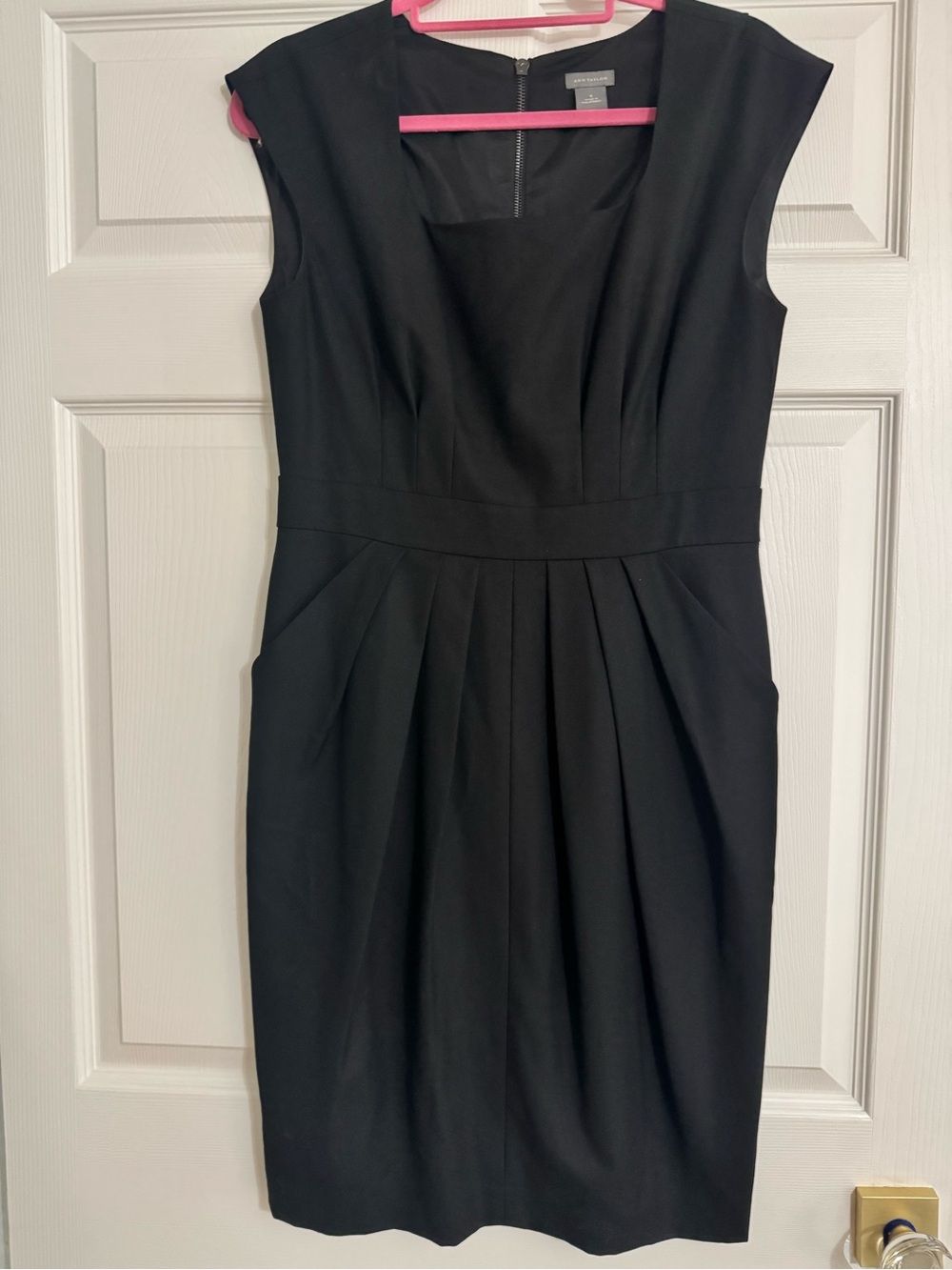 Ann Taylor Black Pleated Sheath Dress Size 8 Pockets Exposed Zip LBD